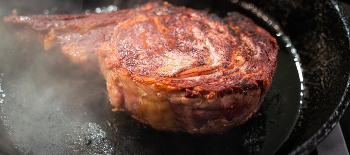 sear a steak in cast iron